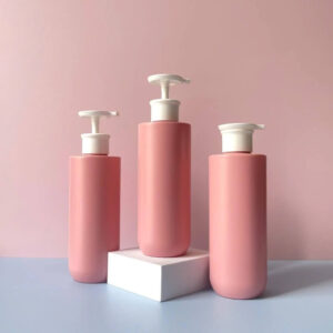 Chai HDPE hồng vai ngang đáy bầu vòi nhấn dẹp trắng nhám 500ml chuyên dụng