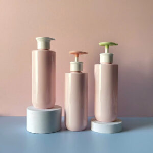 Chai nhựa PET hồng 500ml vai ngang đáy bầu vòi nhấn dẹp sử dụng nắp fi28 chuyên dụng