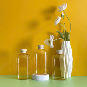 Chai đựng sữa tắm vàng trong PET nắp bật trắng 500ml