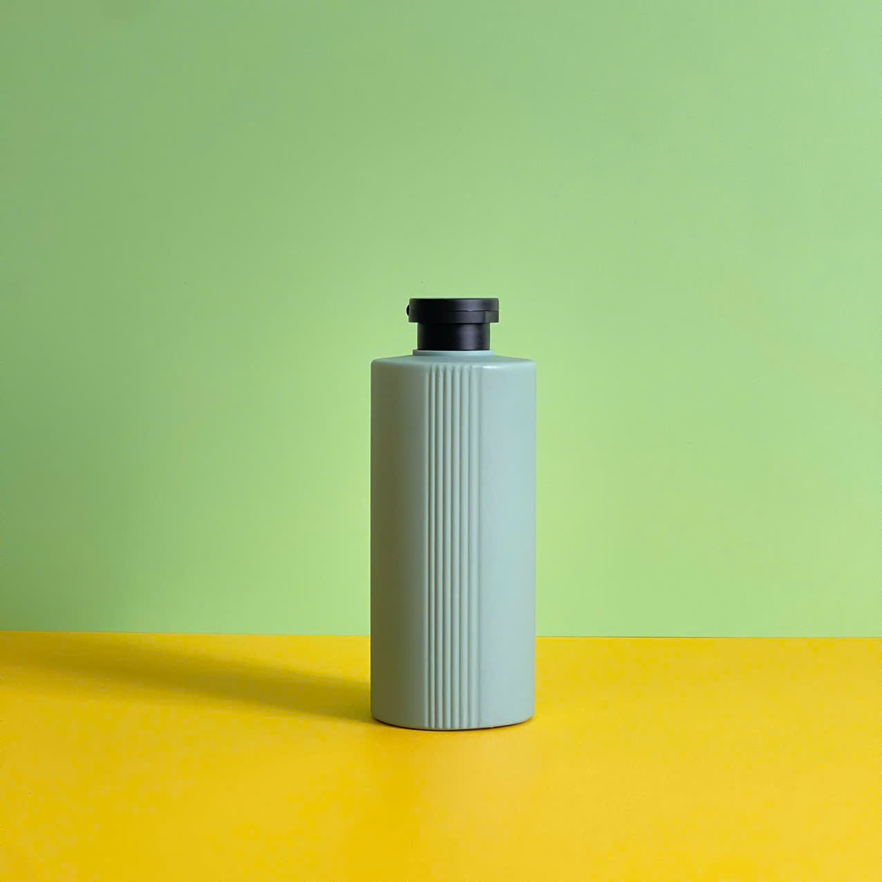 Chai HDPE 2 lớp xanh đậm nắp bật 500ml Chai HDPE 2 lớp xanh đậm nắp bật 500ml